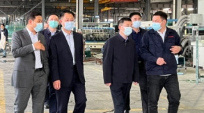 市侨联党组书记、主席商晓东，党组成员、四级调研员周政，二级主任科员王成金等相关领导到江苏公海赌赌船玻璃有限公司视察